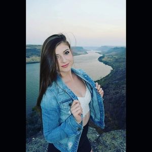 Meet your Posher, Adriane