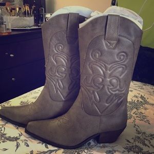 ❌SOLD❌Light brown Cowgirl boots