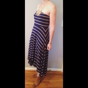 Striped hi-low dress! 💙