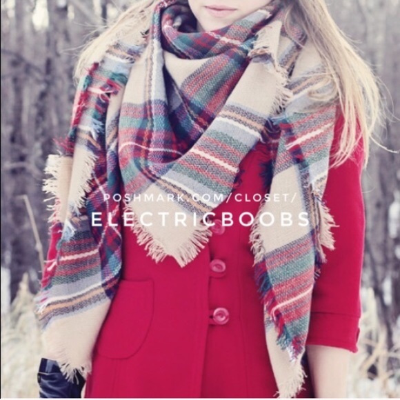 ❄️ Last One! ❄️ Classic red plaid blanket scarf