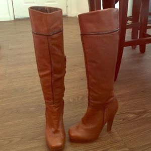 Gorgeous brown boots!!