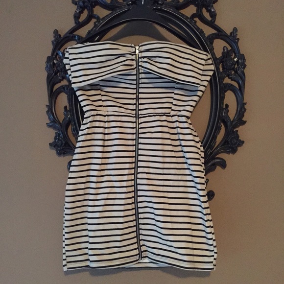 Strapless striped zipper dress