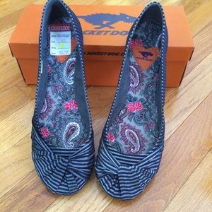BNIB ROCKET DOG BLACK & SILVER FLATS, 10