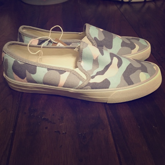American Eagle Slip Ons