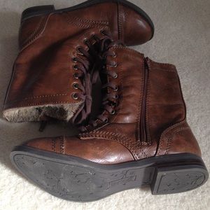 Lace up Fur lined low mid calf boots