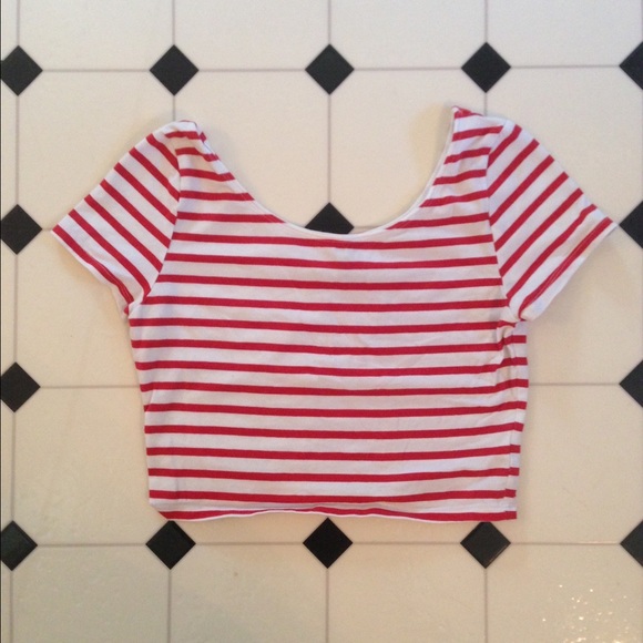 Crop top tee