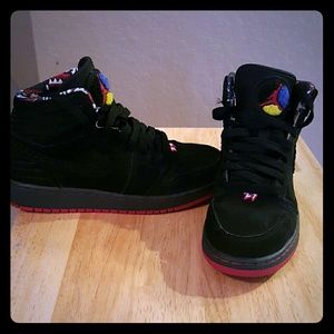 A pair of black Air Jordans (Kids)