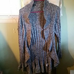 Adorable warm ruffled gray sweater