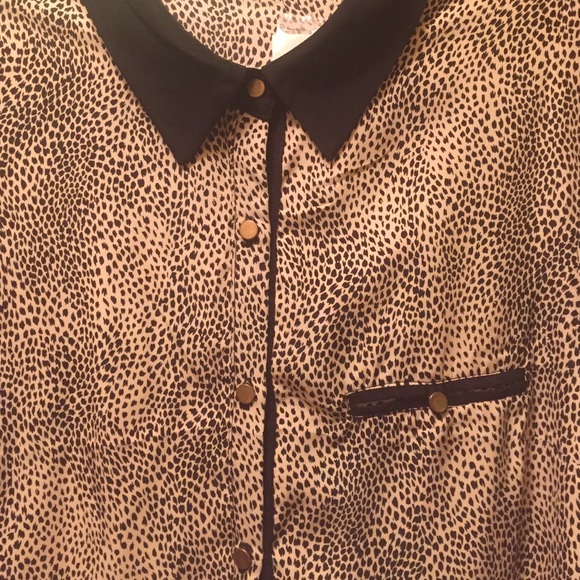 Chloe Kardashian Button Up Print Blouse - Picture 1 of 4