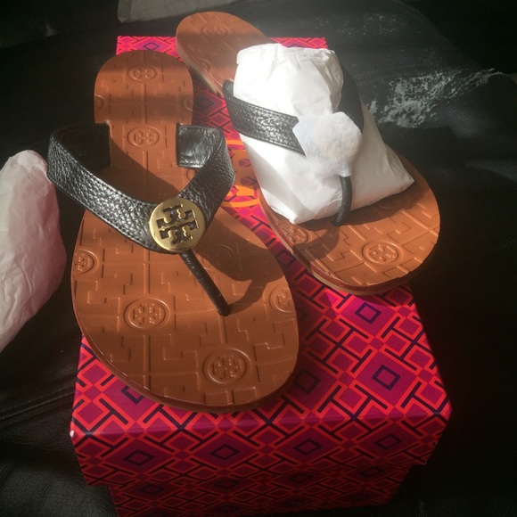 SOLD ☑️Tory burch black/gold sandals - Picture 2 of 4