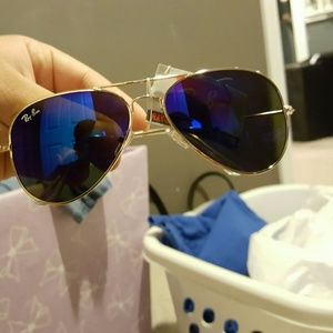 Blueish purple r..b