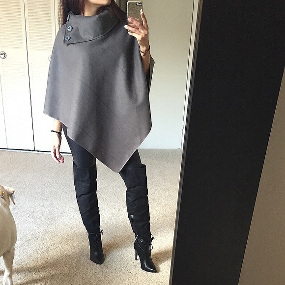 Sweaters - LAST ONE❗️Dark stone button cape