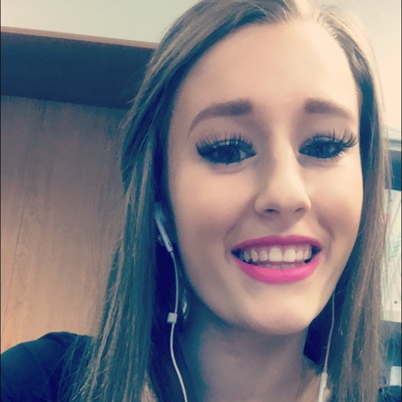 Meet your Posher, Randi - Picture 2 of 4