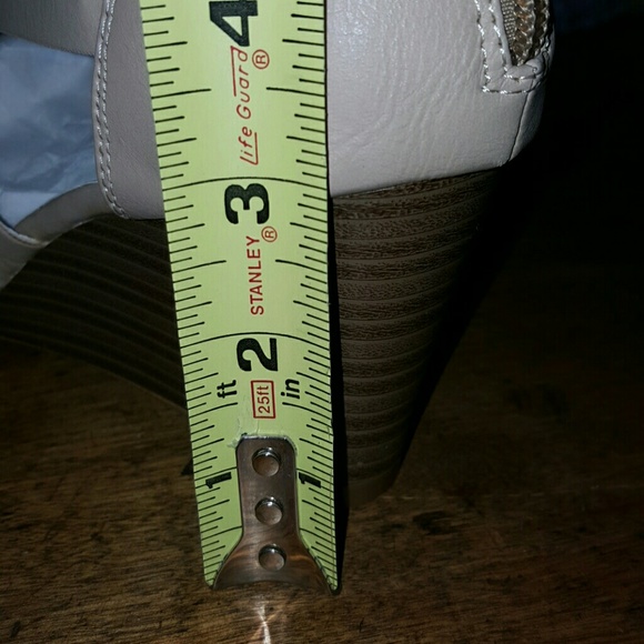 NWT NUDE WEDGE SANDALS - Picture 4 of 4