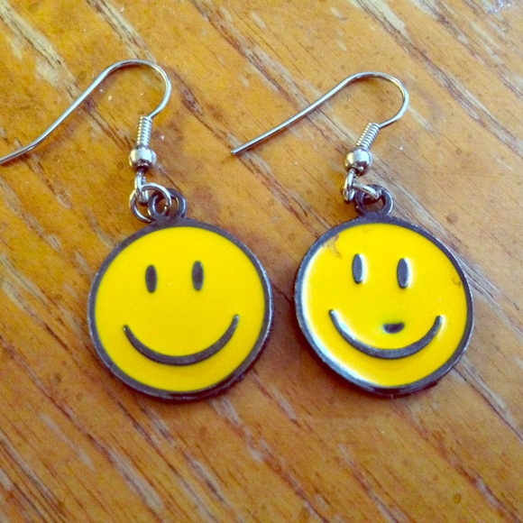 Jewelry - 90s VINTAGE SMILEY FACE FESTIVAL EARRINGS
