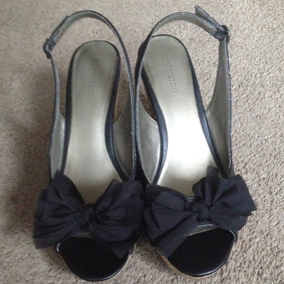 Black wedges with a bow - Picture 2 of 4