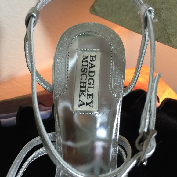 Bagley Mischka Silver Platform Sandals Size: 8 - Picture 2 of 4