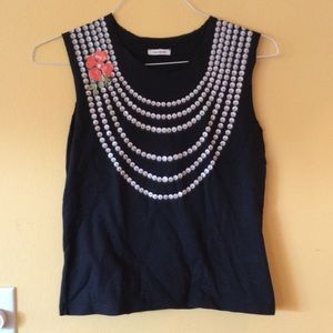 Cacharel T-Shirt w Faux Pearl Necklace w Brooch 9