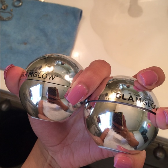 Glam glow lip scrub
