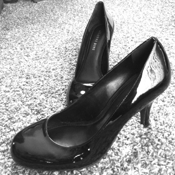 Gianni Bini black 2in heels size 6 1/2