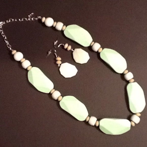 Pale Green Necklace 👀 Lowered