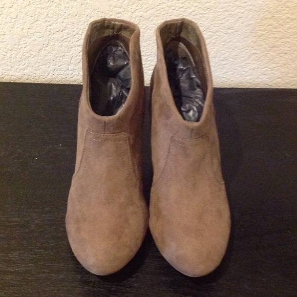Carlos Sanatana Beige/Tan Suede Booties