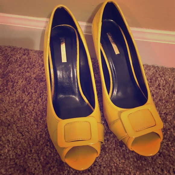 Patent leather peep toe yellow pumps
