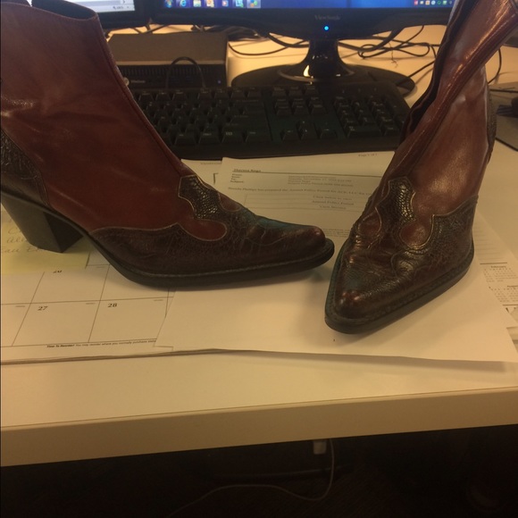short cowboy boots cranberry- NO Holds