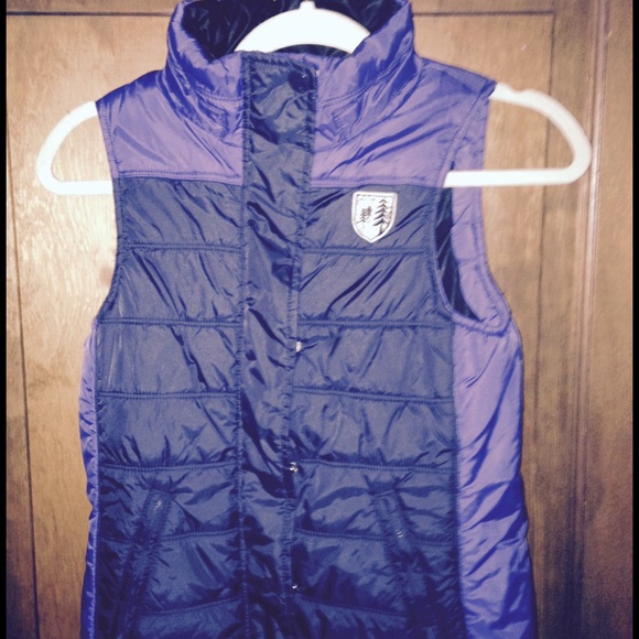 American Eagle vest