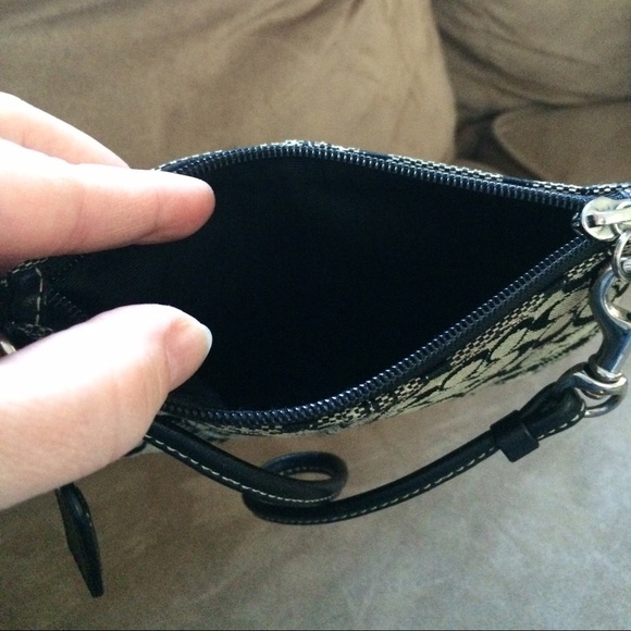 Coach wristlet - Picture 3 of 3
