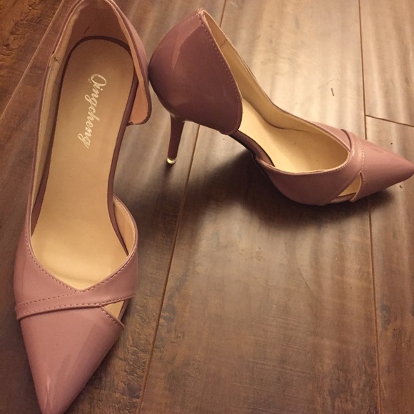 BN nude pink patented heels size 7.5