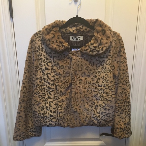 NWT Size M faux fur cheetah print cropped jacket - Picture 1 of 3