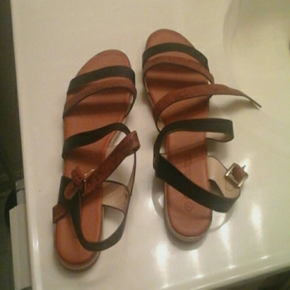 Sandals - Picture 2 of 3