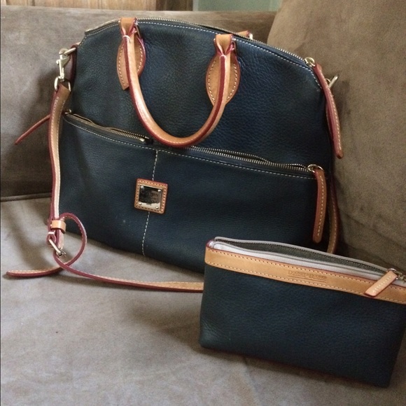 Dooney & Bourke large cross body - Picture 2 of 4