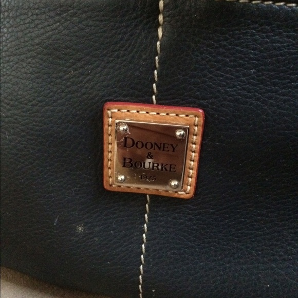Dooney & Bourke large cross body - Picture 3 of 4