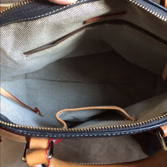 Dooney & Bourke large cross body - Picture 4 of 4