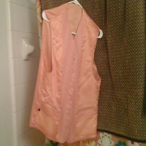 A suit - Picture 2 of 4