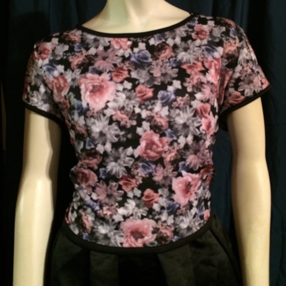 Floral Crop Top with Back Cutout