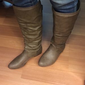 Light tan boot