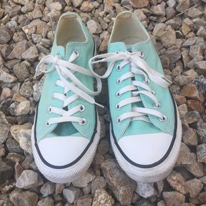 Turqoise converse!