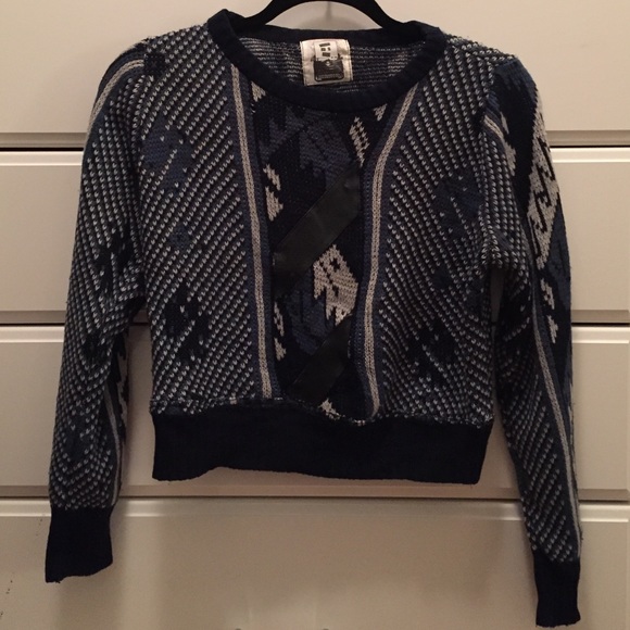 💥LOWEST💥 LF Cropped Sweater