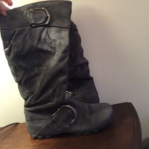 Plain ole Gray super comfy winter boots. 👢👢👢