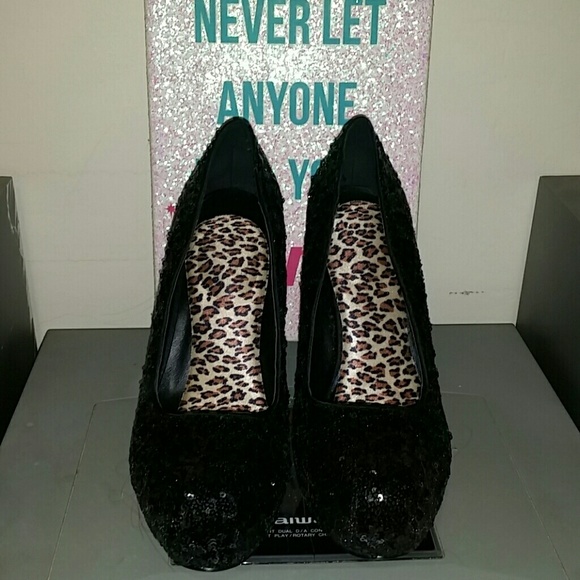 Black shiny heels