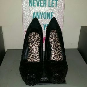 Black shiny heels