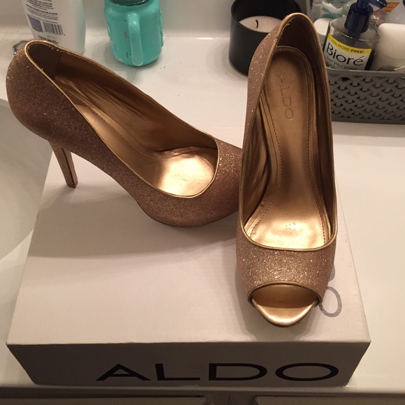 ALDO "Dezenzo" GOLD SHIMMER PEEP TOE HEELS