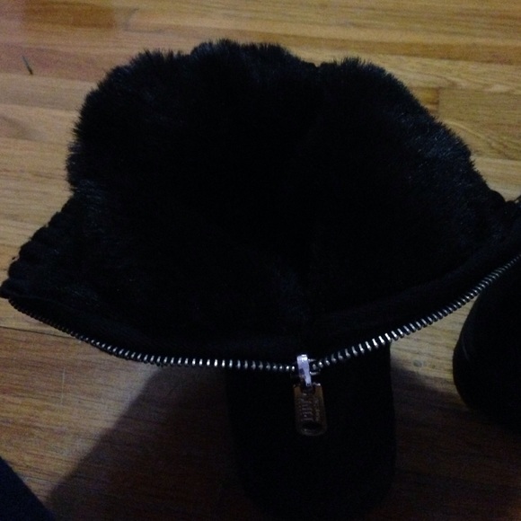 SOLD ON MERCARIII - Picture 3 of 4