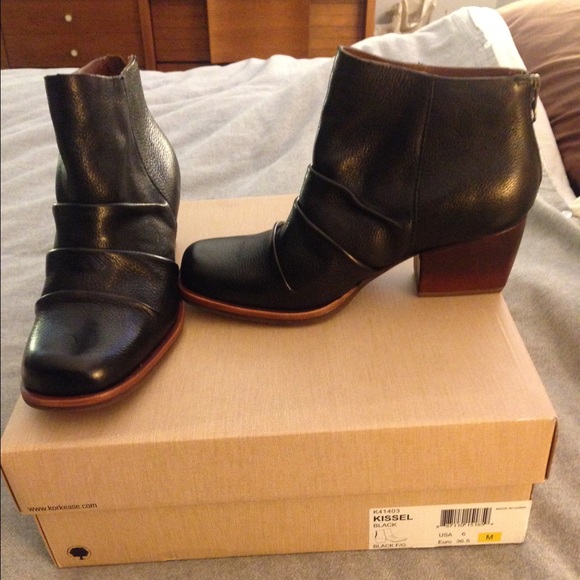 New with box Kork-Ease Kissel ankle boots. Size 7.