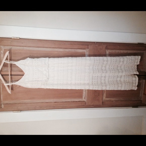 White lace maxi