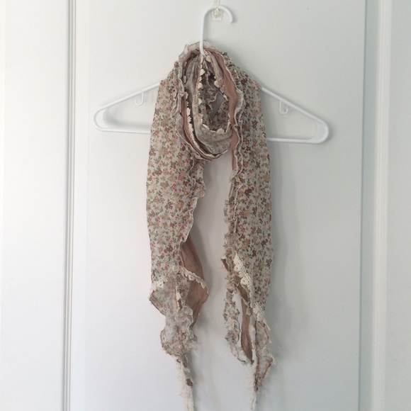 Irene's story floral lace scarf