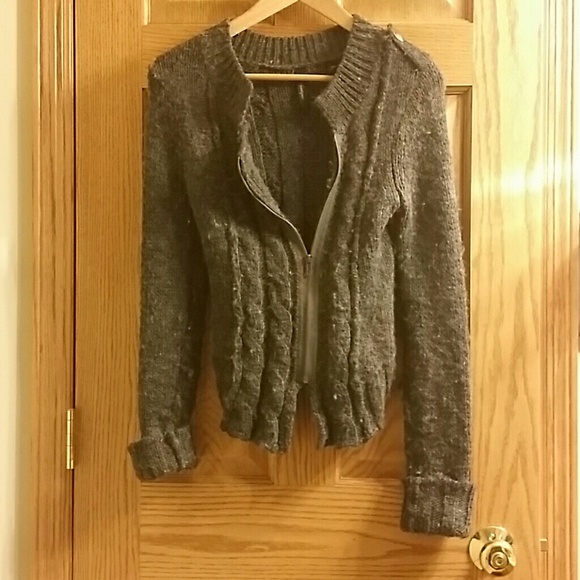 Sweater - Picture 1 of 2